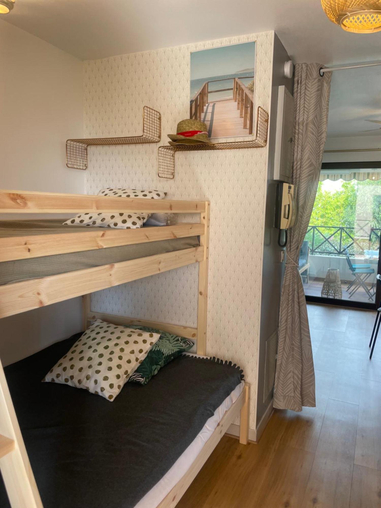 4 Couchages Centre Vue * Bandol